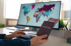 Kenali Beda Paspor Elektronik dan Paspor Biasa