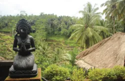 Menelusuri 7 Tradisi Unik di Indonesia